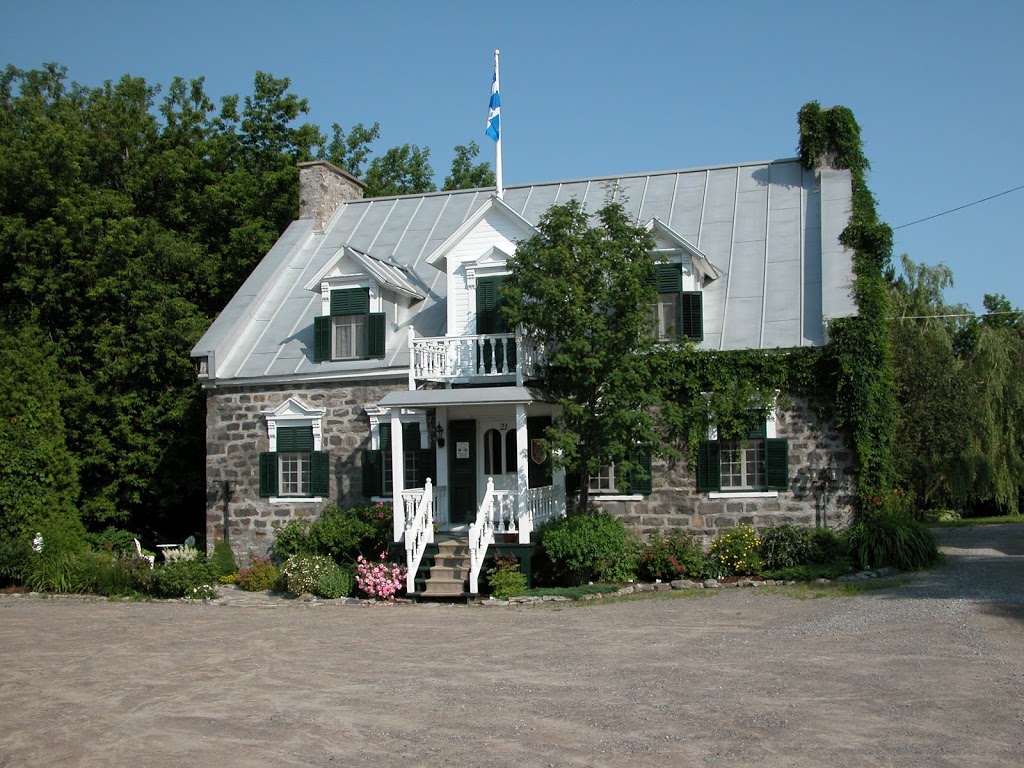 Auberge du Manoir Dauth | 21 Boulevard Lanaudière, Sainte-Anne-de-la-Pérade, QC G0X 2J0, Canada | Phone: (418) 325-3432