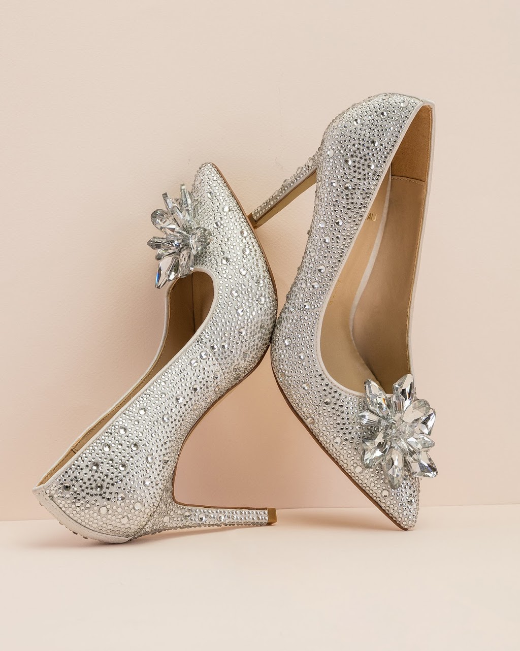 LE CHÂTEAU Wedding Boutique - By Appointments only | 105 Boulevard Marcel-Laurin, Saint-Laurent, QC H4N 2M3, Canada | Phone: (514) 738-7000