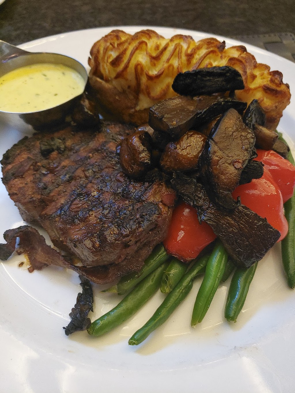 The Keg Steakhouse + Bar - St. James | 2554 Portage Ave, Winnipeg, MB R3J 0N8, Canada | Phone: (204) 885-5275
