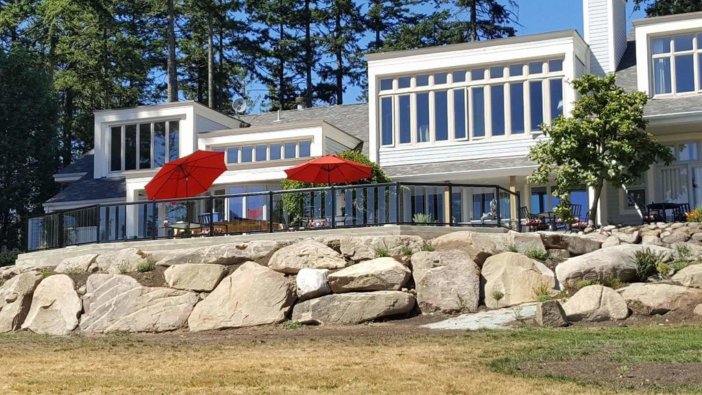 Woodstone Manor | 743 Georgeson Bay Rd, Galiano Island, BC V0N 1P0, Canada | Phone: (604) 374-0192