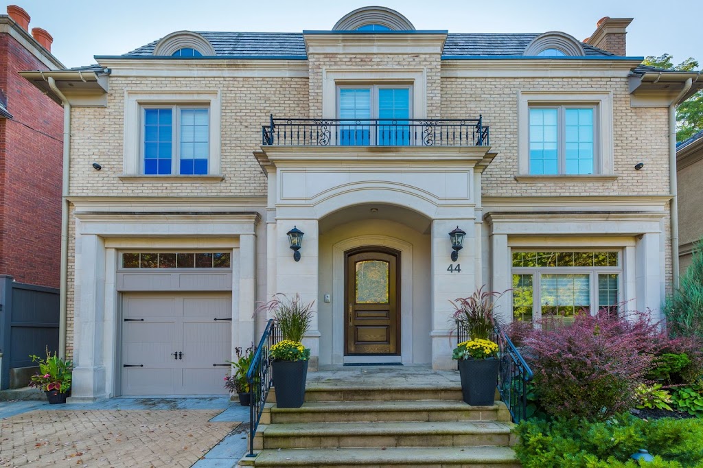 Martha King Real Estate | 477 Mt Pleasant Rd, Toronto, ON M4S 2L9, Canada | Phone: (437) 225-2003