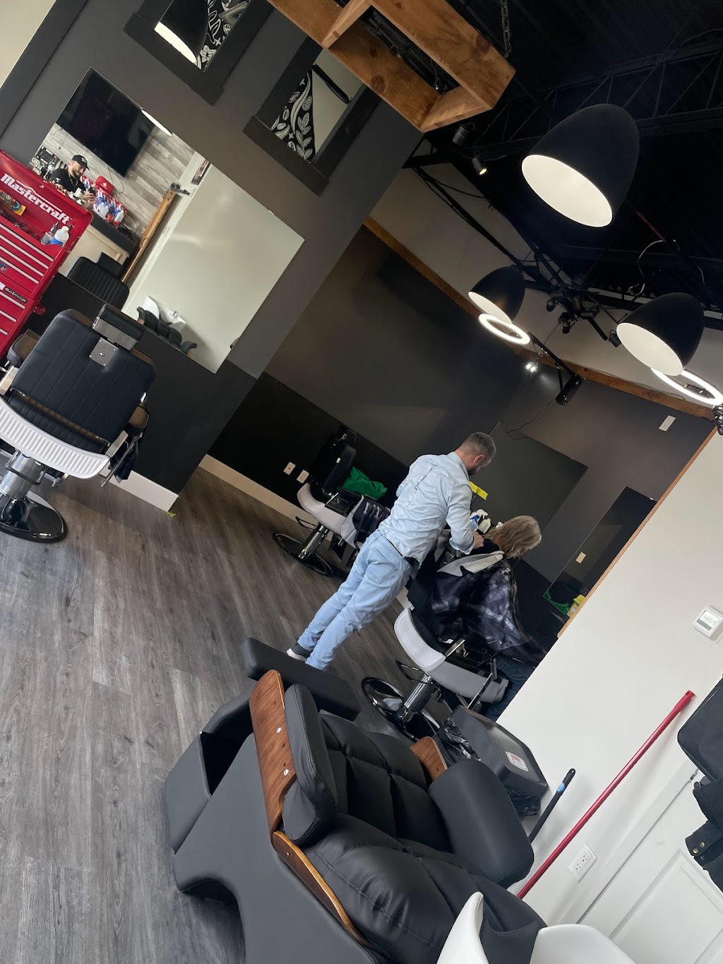 Eivans barbershop | 9952 Glendon Dr Unit 4, Komoka, ON N0L 1R0, Canada | Phone: (226) 700-7772