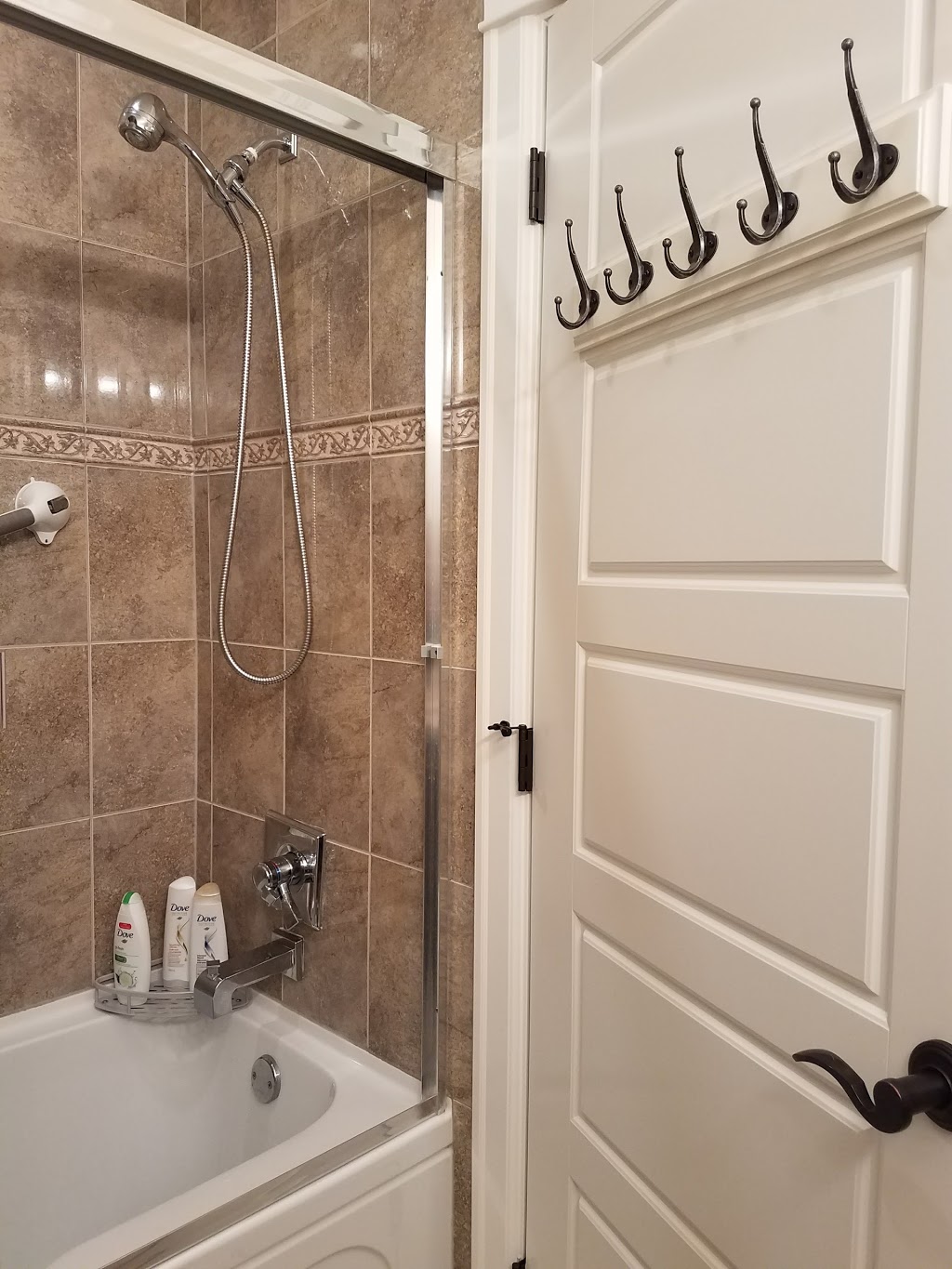 White Rose BnB | 1752 156a St, Surrey, BC V4A 4W1, Canada | Phone: (778) 882-8105
