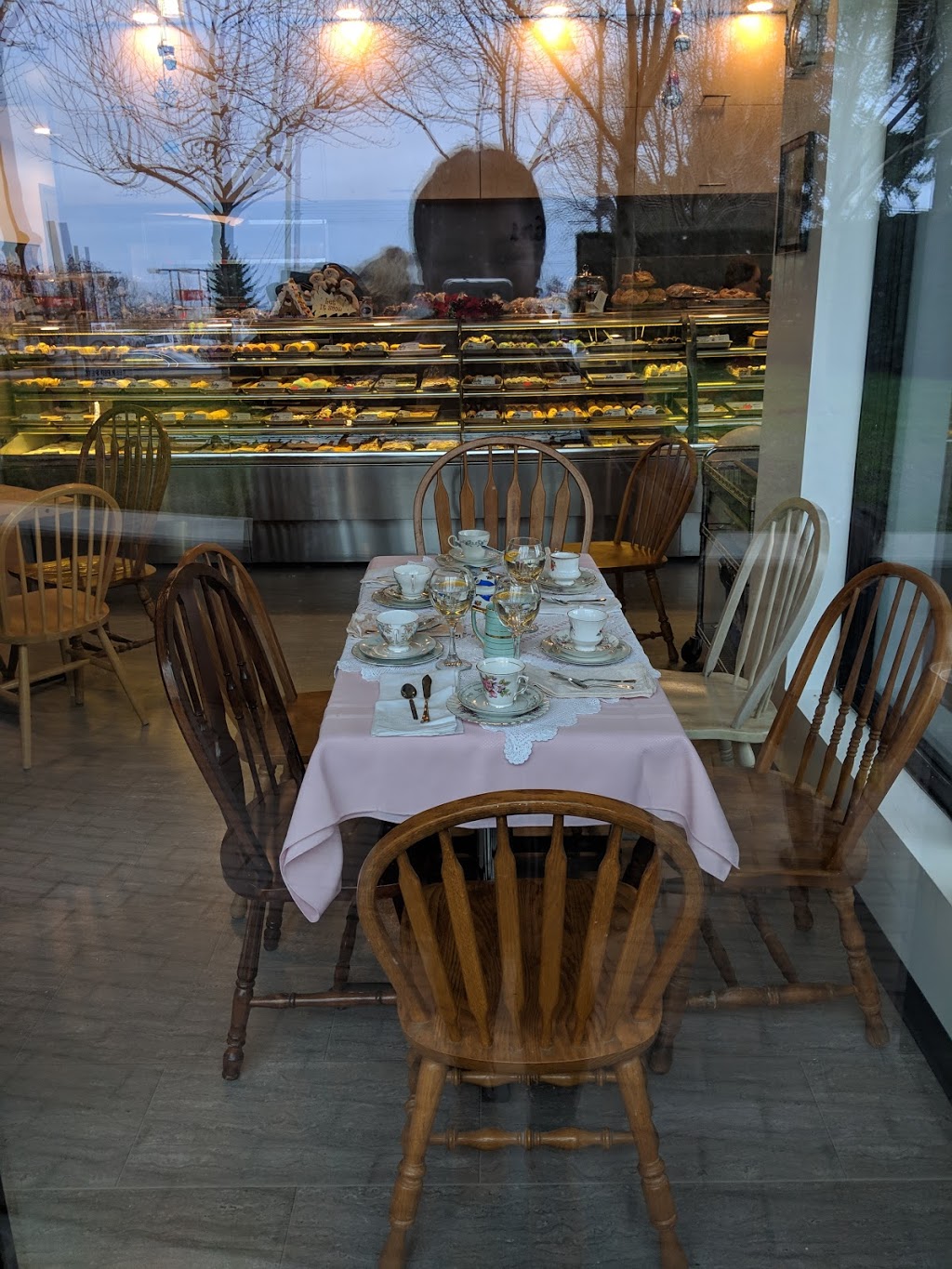 Hillcrest Bakery & Deli | 15231 Thrift Ave, White Rock, BC V4B 2K9, Canada | Phone: (604) 531-1750