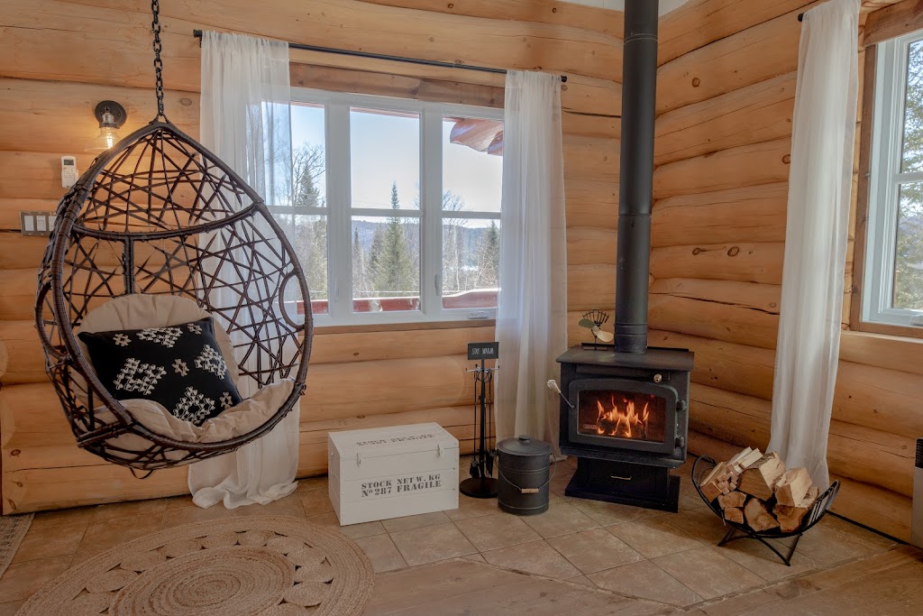 Chalet le Alexandre | 120 All. du Centre, Saint-Faustin-Lac-Carré, QC J0T 1J2, Canada | Phone: (438) 509-2432