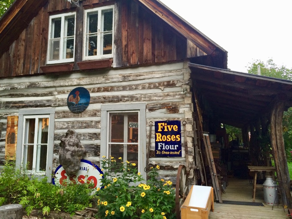 Le Banc Du Mendiant | 5 Rue Faith, Lac-Sainte-Marie, QC J0X 1Z0, Canada | Phone: (819) 467-2735