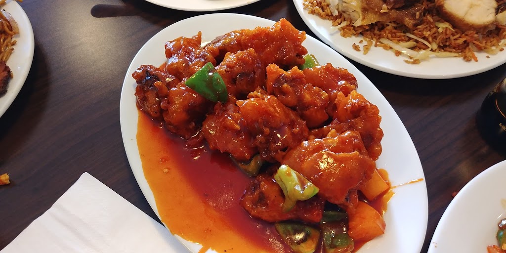 Benab Family Restaurant | 3085 Hurontario St, Mississauga, ON L5A 4E4, Canada | Phone: (905) 281-8499