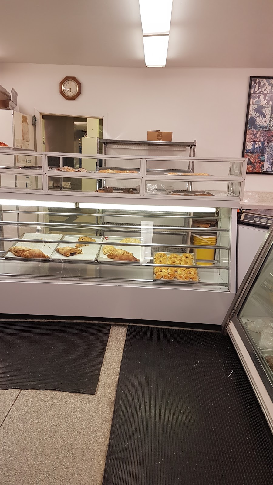 Pâtisserie Chomedey Première Qualité | 4627 Boulevard Samson, Laval, QC H7W 2H5, Canada | Phone: (450) 688-2717