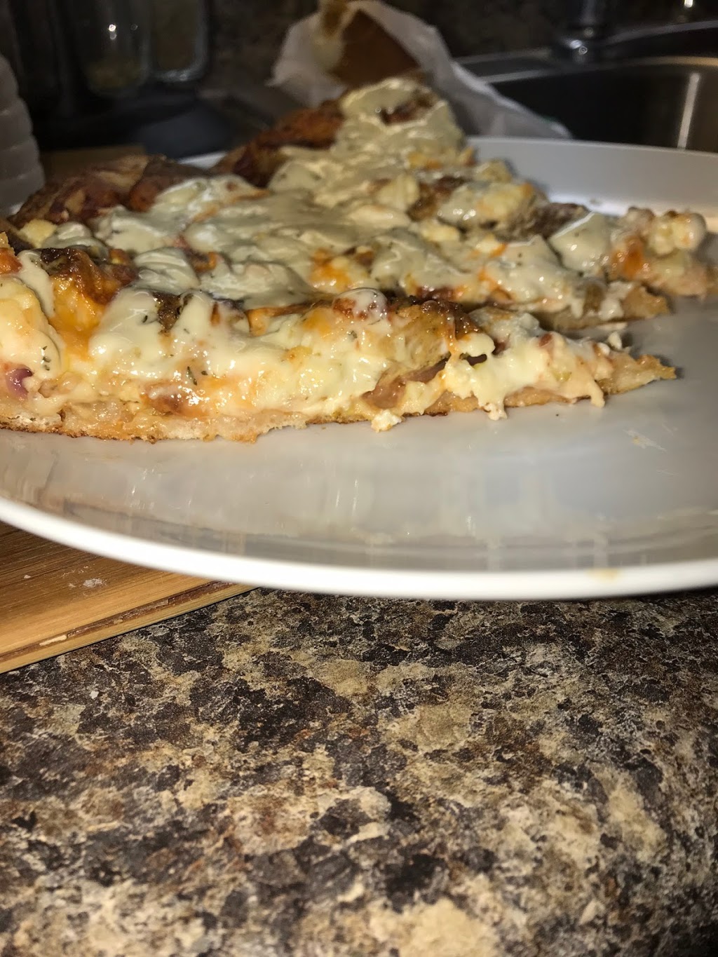 Queens Pizza & Wings | 178 Queen St S, Hamilton, ON L8P 3S7, Canada | Phone: (905) 577-0900