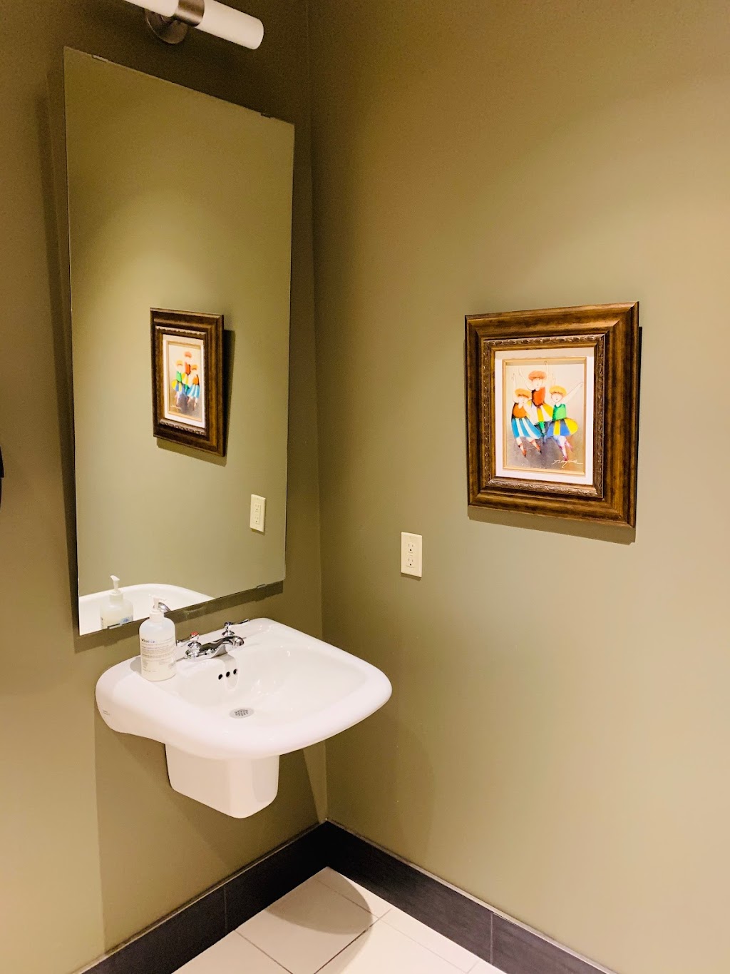 Coliseum Dental Centre | 3098 Carling Ave, Nepean, ON K2B 7K2, Canada | Phone: (613) 829-4636