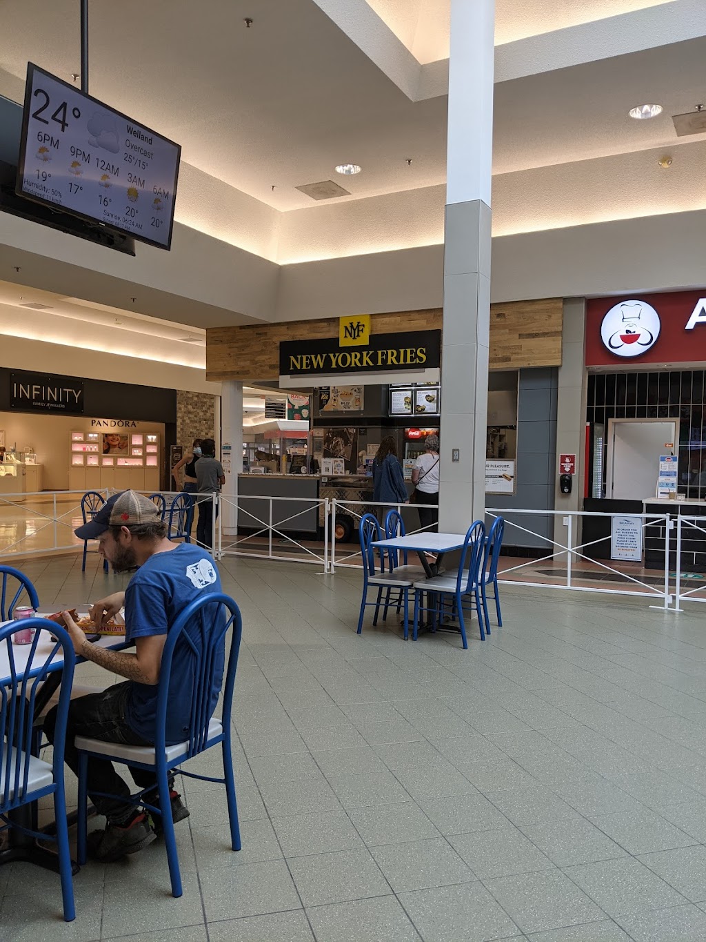 New York Fries Seaway Mall | Seaway Mall, 800 Niagara St, Welland, ON L3C 5Z4, Canada | Phone: (905) 788-8798