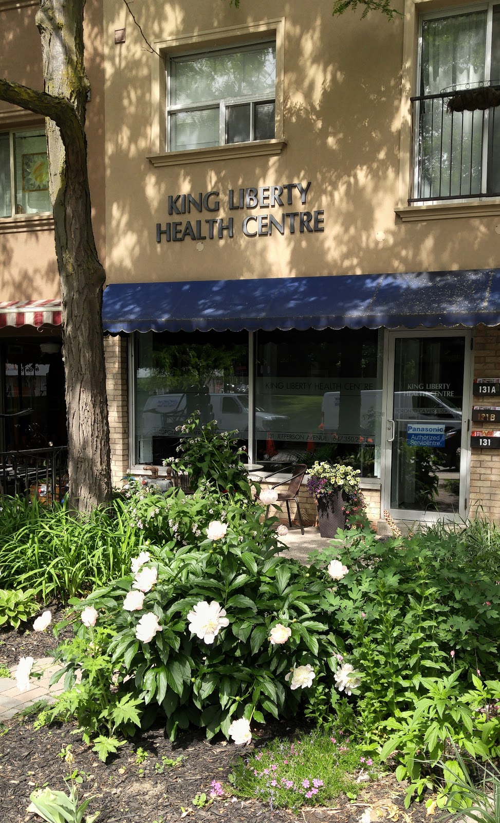 King Liberty Health Centre | 131 Jefferson Ave, Toronto, ON M6K 3E4, Canada | Phone: (647) 350-2932
