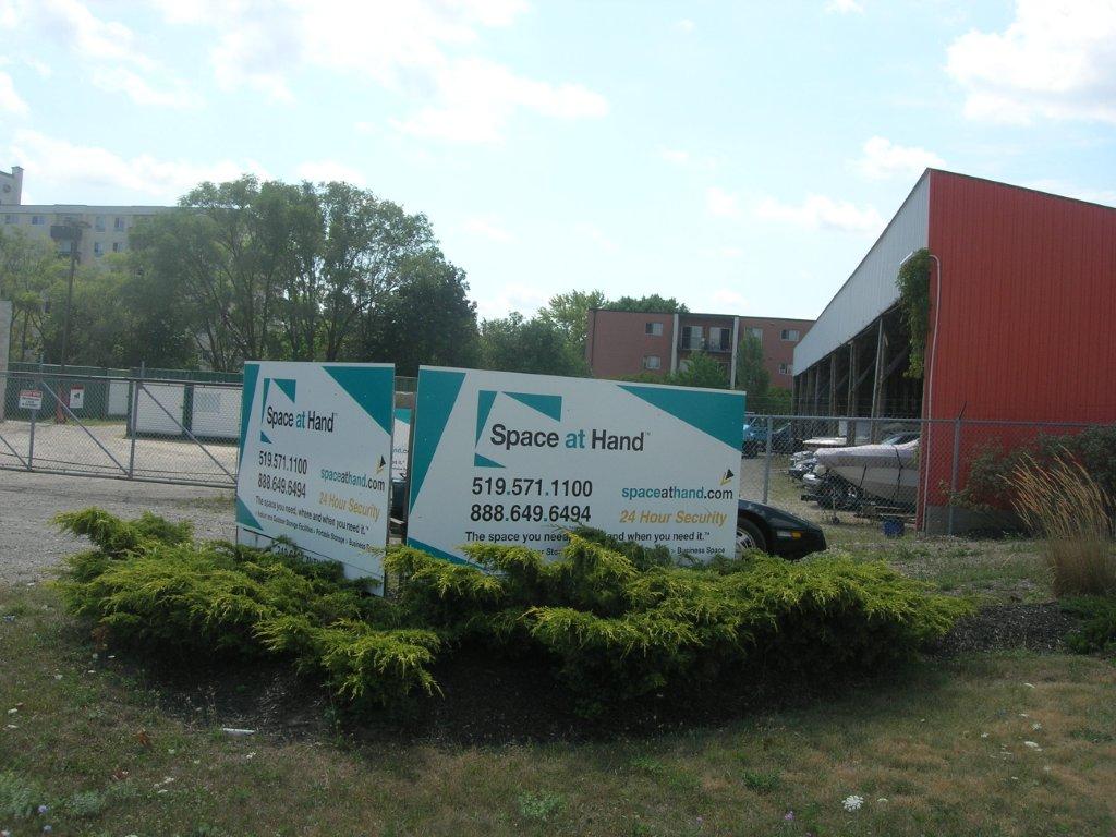 Space at Hand - Kitchener (formerly Extra Self Storage) | 240 Gage Ave, Kitchener, ON N2M 2C8, Canada | Phone: (519) 571-1100