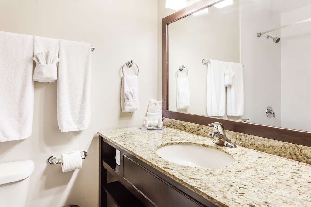 Super 8 by Wyndham Wetaskiwin | 3820 56 St, Wetaskiwin, AB T9A 2B2, Canada | Phone: (780) 361-3808