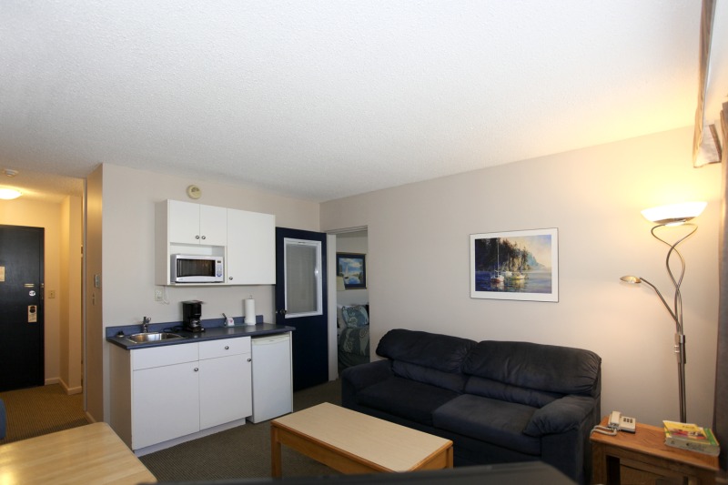 Sidney Waterfront Inn & Suites | 9775 1 St, Sidney, BC V8L 3E1, Canada | Phone: (250) 656-1131