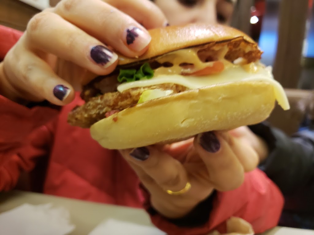 McDonalds | 979 Henderson Hwy, Winnipeg, MB R2K 2M2, Canada | Phone: (204) 949-5110