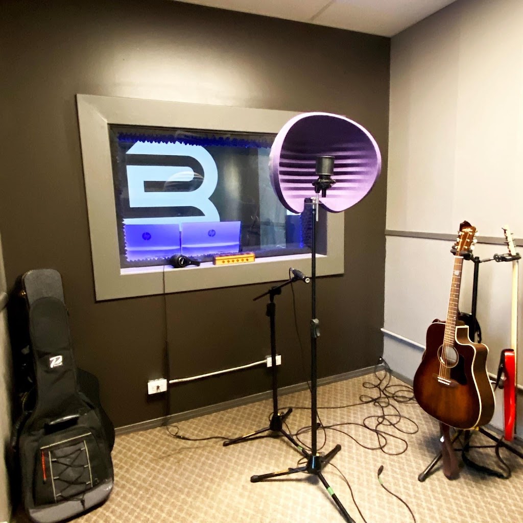 Bedroom Studios | 2031 19 Ave, Didsbury, AB T0M 0W0, Canada | Phone: (403) 335-0040