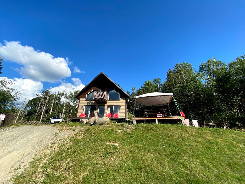Chalet de la Halte | 26 QC-212, Notre-Dame-des-Bois, QC J0B 2E0, Canada | Phone: (819) 582-2549