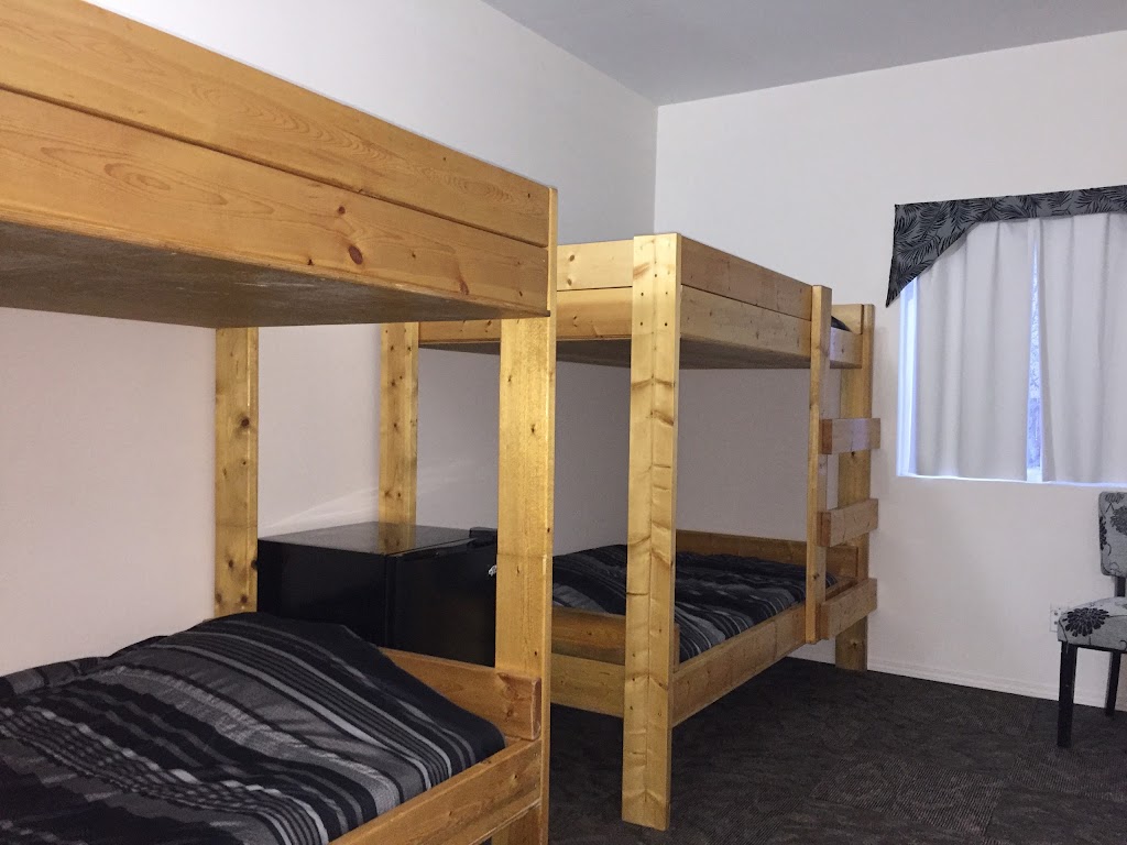 Invermere Hostel | 380 Laurier St, Invermere, BC V0A 1K7, Canada | Phone: (866) 222-0325