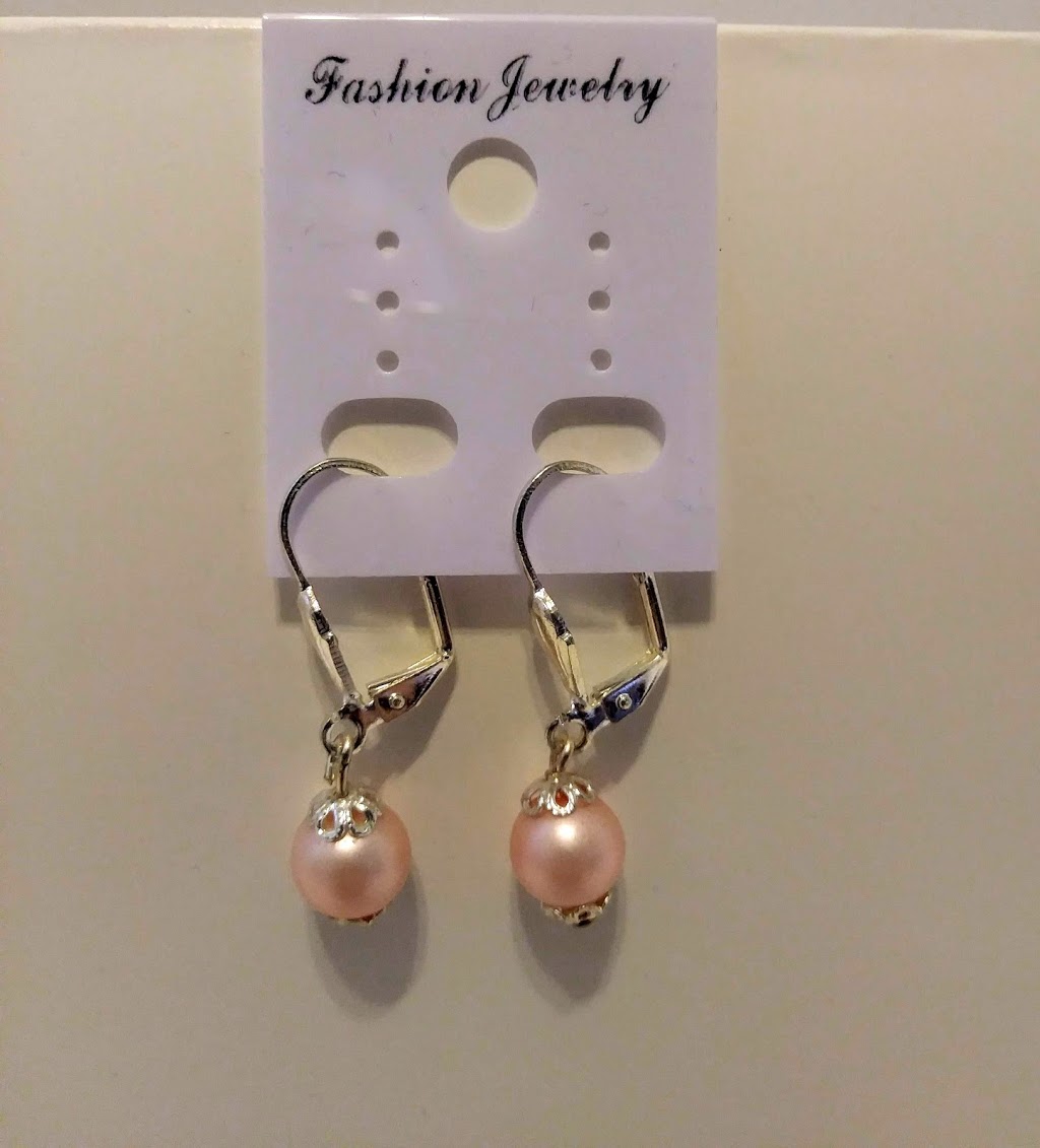 Birdies Boutiques | 1376 Killarney Beach Rd, Lefroy, ON L0L 1W0, Canada | Phone: (705) 220-3554