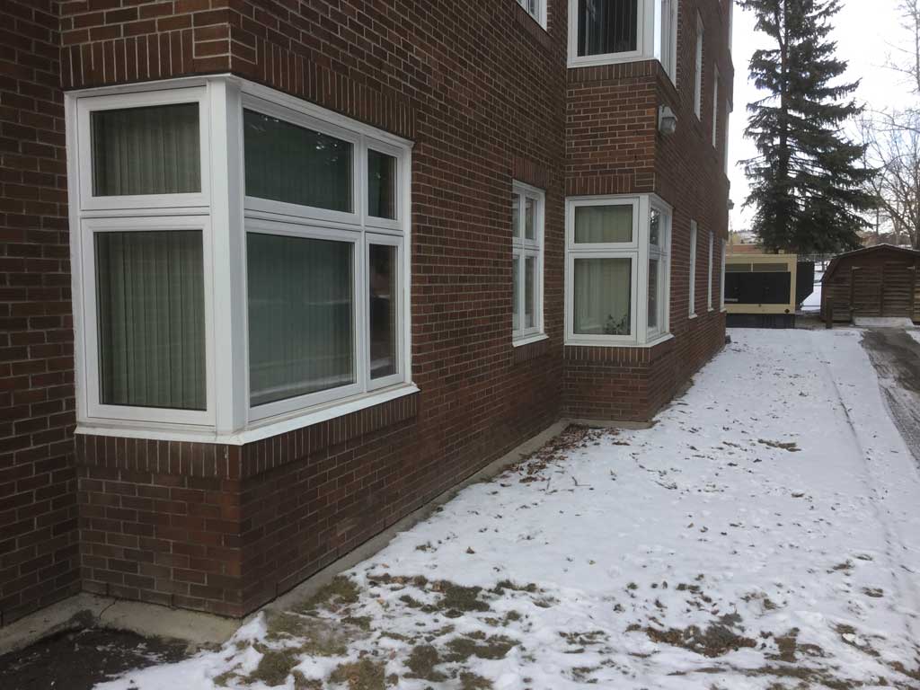 Vinyl Windows Calgary | 1122 40 Ave NE Suite 130-B, Calgary, AB T2E 5T8, Canada | Phone: (587) 707-9257