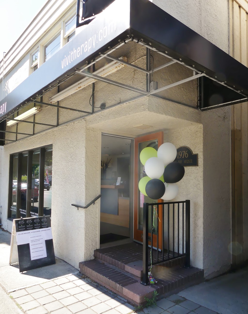 ViVi Therapy Massage & Acupuncture Clinic and Supply Store | 1976 Oak Bay Ave, Victoria, BC V8R 1E2, Canada | Phone: (250) 298-4484