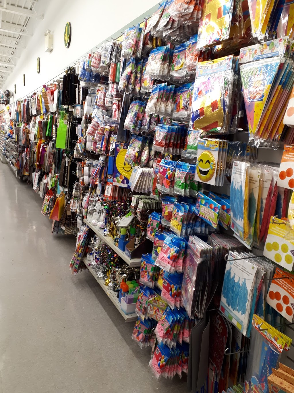Dollarama | Mountain Plaza Mall, 661 Upper James St, Hamilton, ON L9C 5R8, Canada | Phone: (905) 383-1804