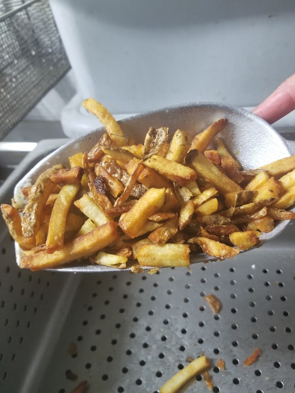 ChipWitch Fry Truck | 129 Tamarac St, Dunnville, ON N1A 2C1, Canada | Phone: (905) 921-2217