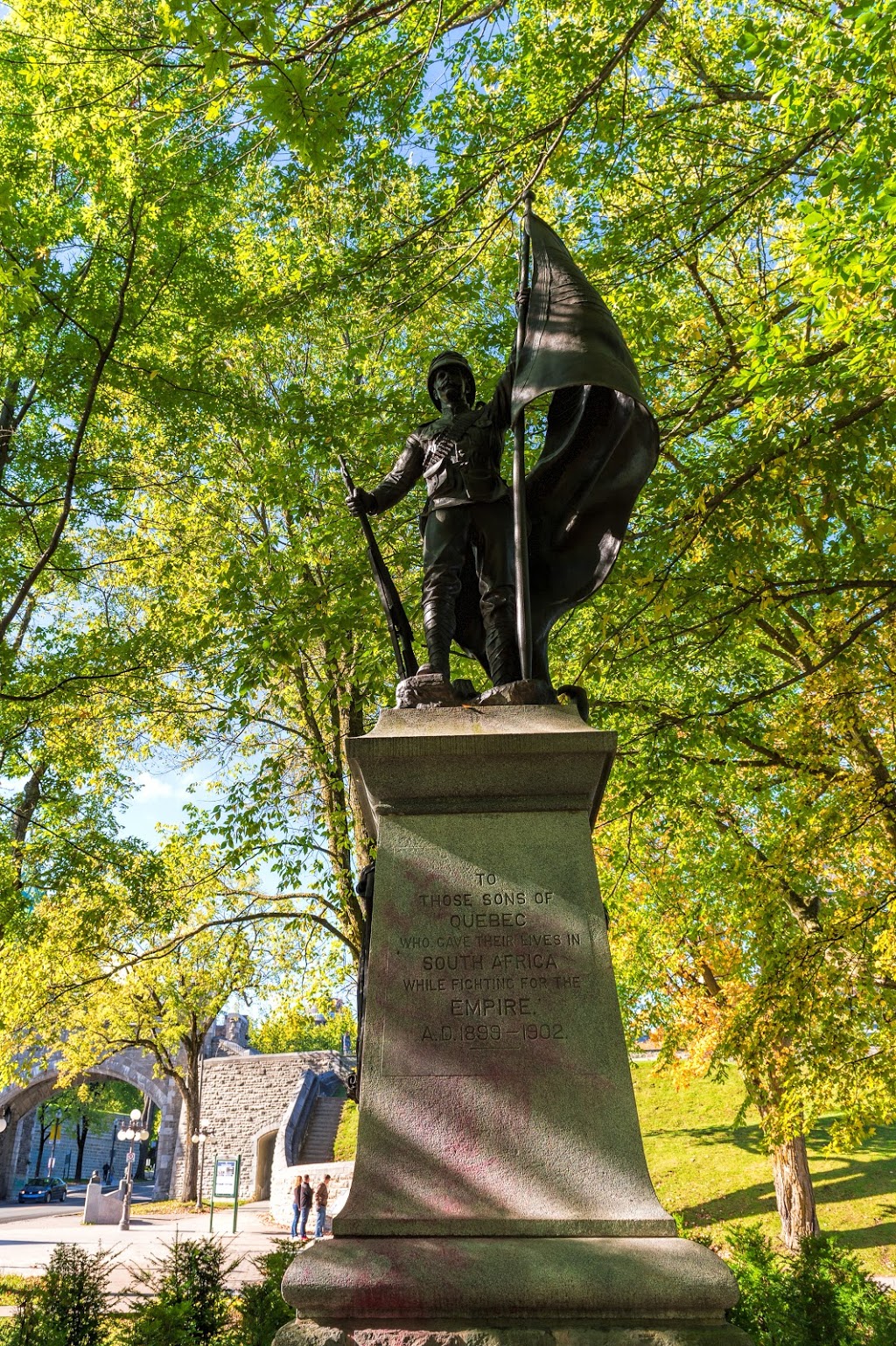 Monument aux Braves | Intersection rue Saint Louis et, Rue dAuteuil, Québec, QC G1R 4C4, Canada | Phone: (418) 380-2300