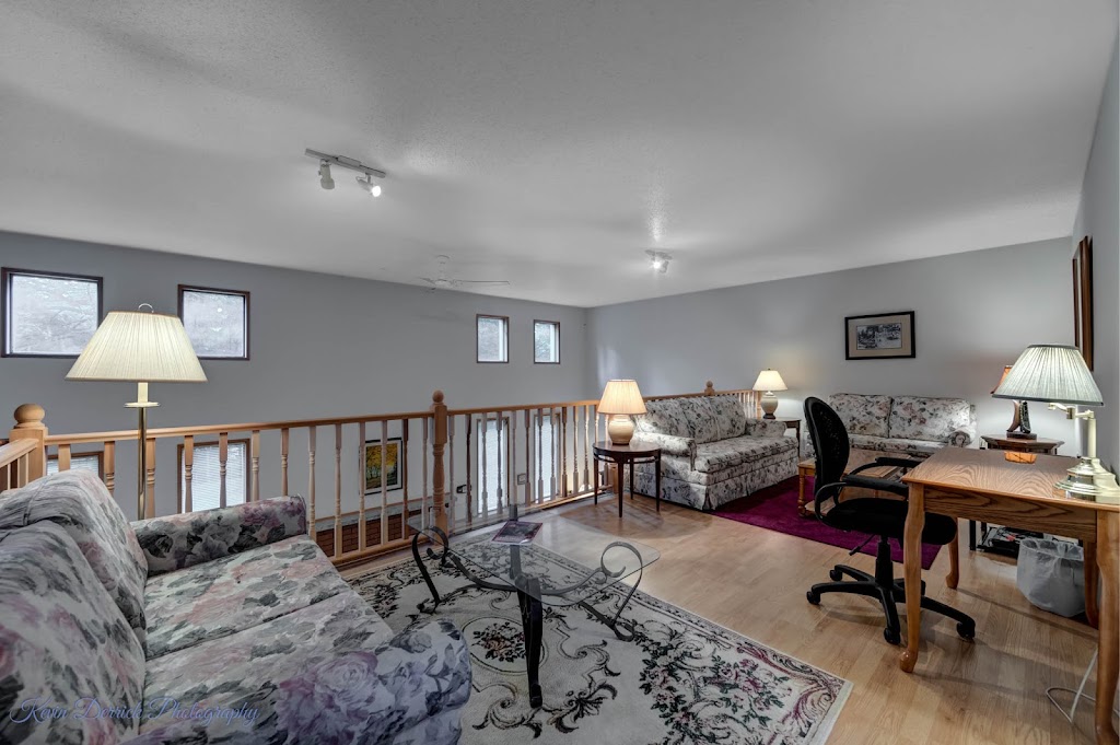 Jami Joy Royale Town And Country Realty Inc. | 46 Kent St W, Lindsay, ON K9V 2Y2, Canada | Phone: (705) 879-8484