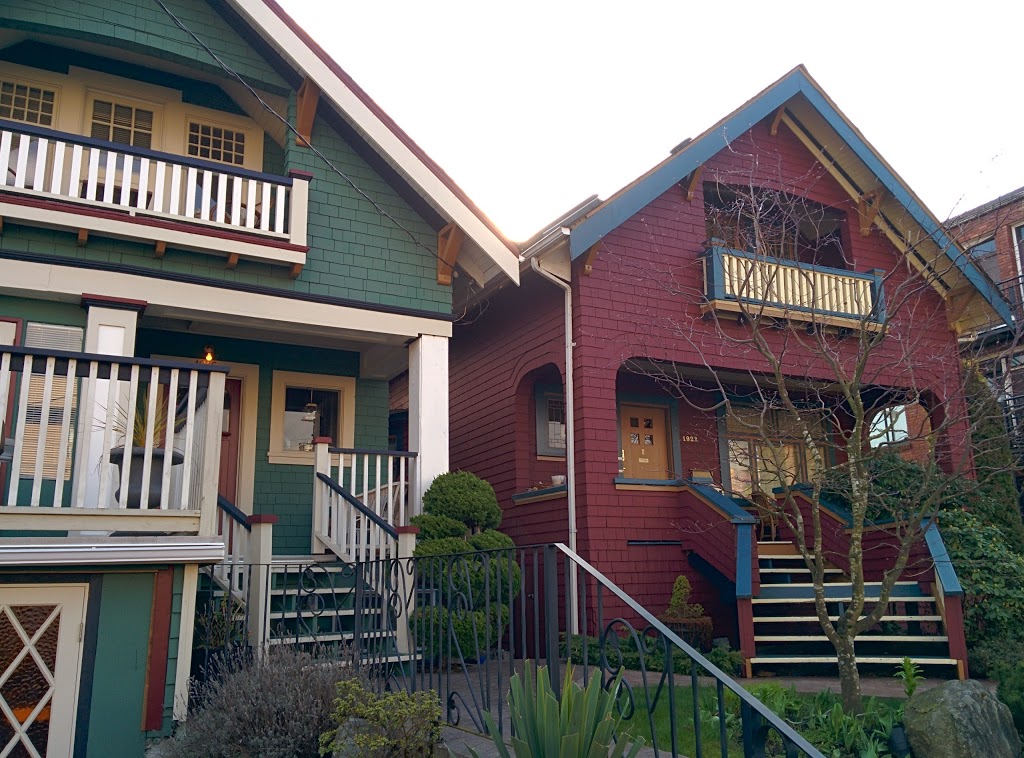 Between Friends Bed and Breakfast | 1916 Arbutus St, Vancouver, BC V6J 3X7, Canada | Phone: (604) 734-5082