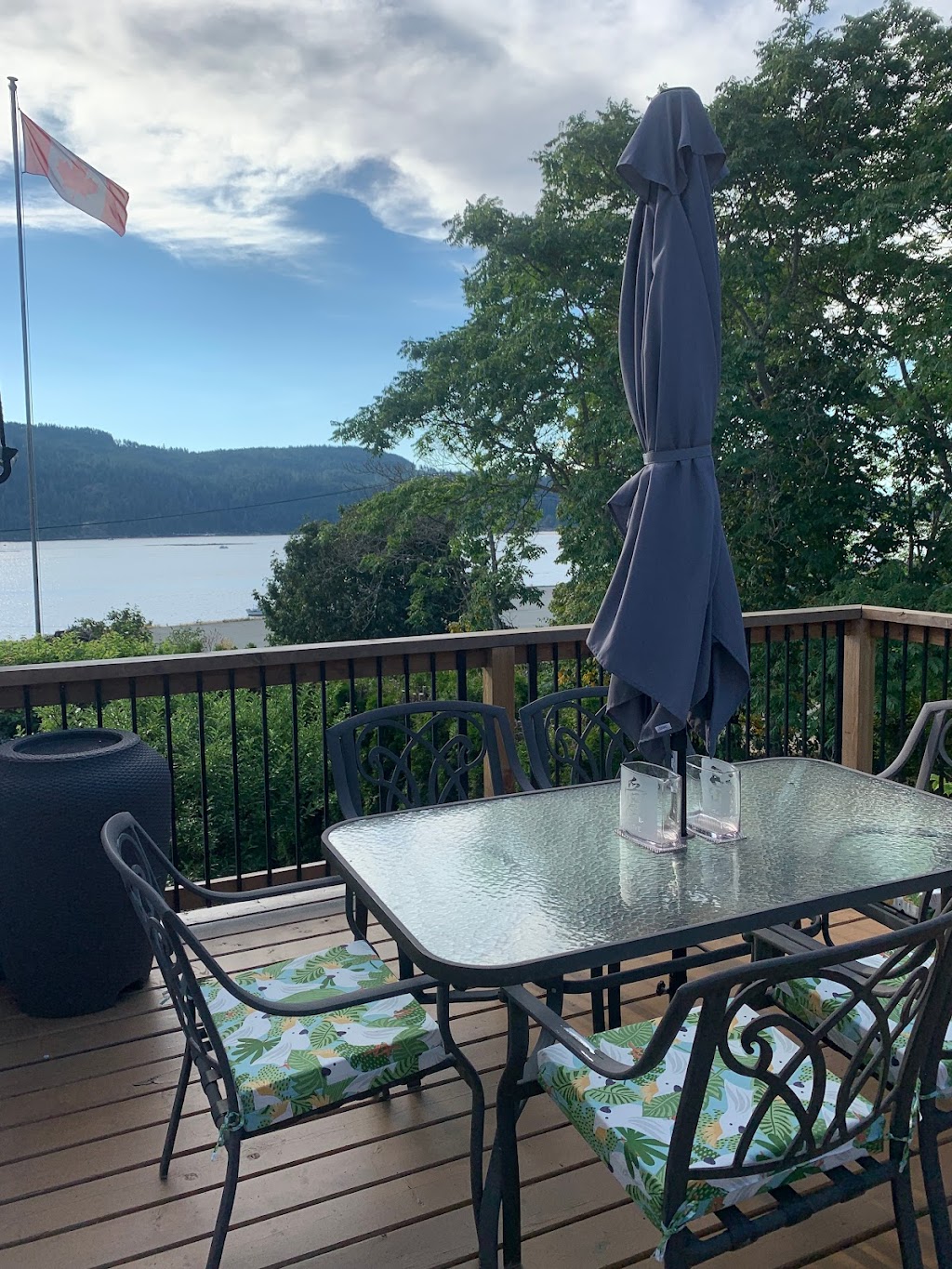 Bernies Oceanside Bed and Breakfast | 1st Ave, Port Alberni, BC V9Y 1Y6, Canada | Phone: (778) 257-6207