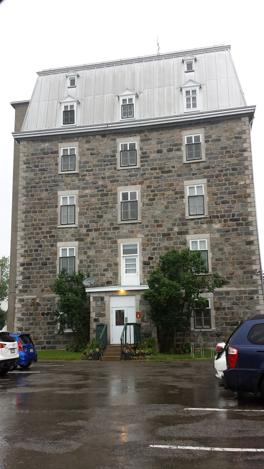 Auberge du Couvent | 370 Boulevard de la Montagne, Saint-Casimir, QC G0A 3L0, Canada | Phone: (418) 339-3232