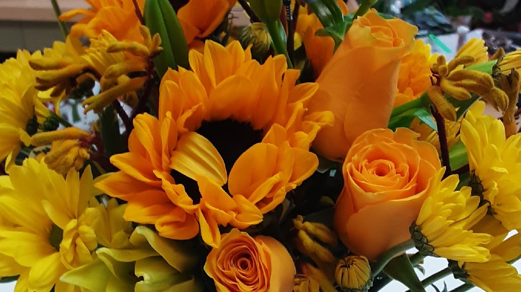 Bloomers Flower & Gift Market | 6850 Thorold Stone Rd, Niagara Falls, ON L2J 1B4, Canada | Phone: (905) 371-2067