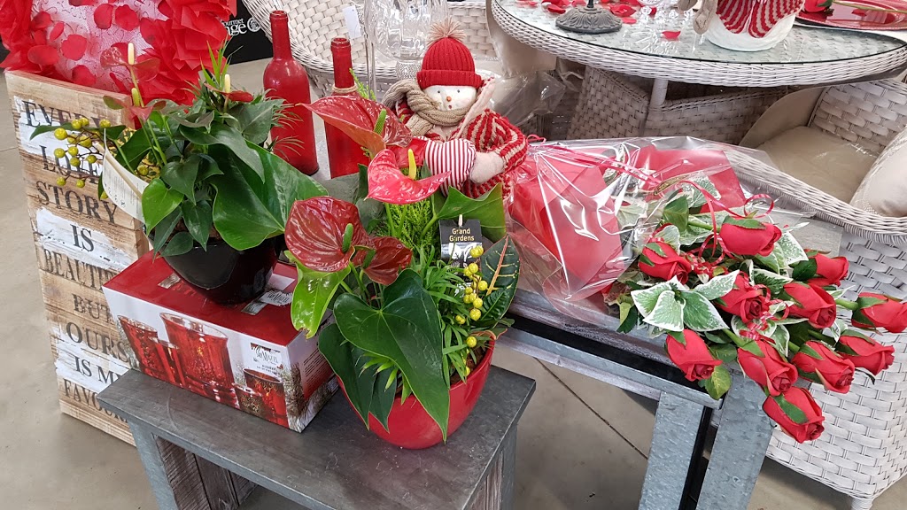 Lakeside Garden Gallery | 10753 Heart Lake Rd, Brampton, ON L6Z 0B7, Canada | Phone: (905) 846-3773