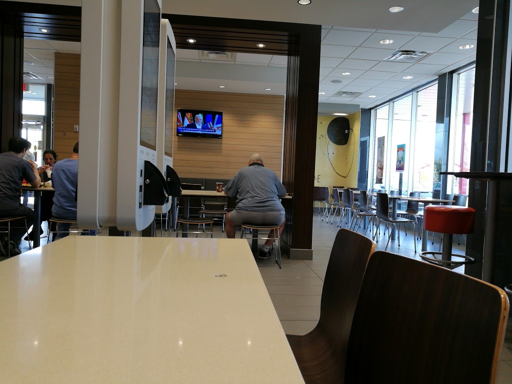McDonalds | 1460 Boulevard Saint Laurent E, Louiseville, QC J5V 2L4, Canada | Phone: (819) 228-8284
