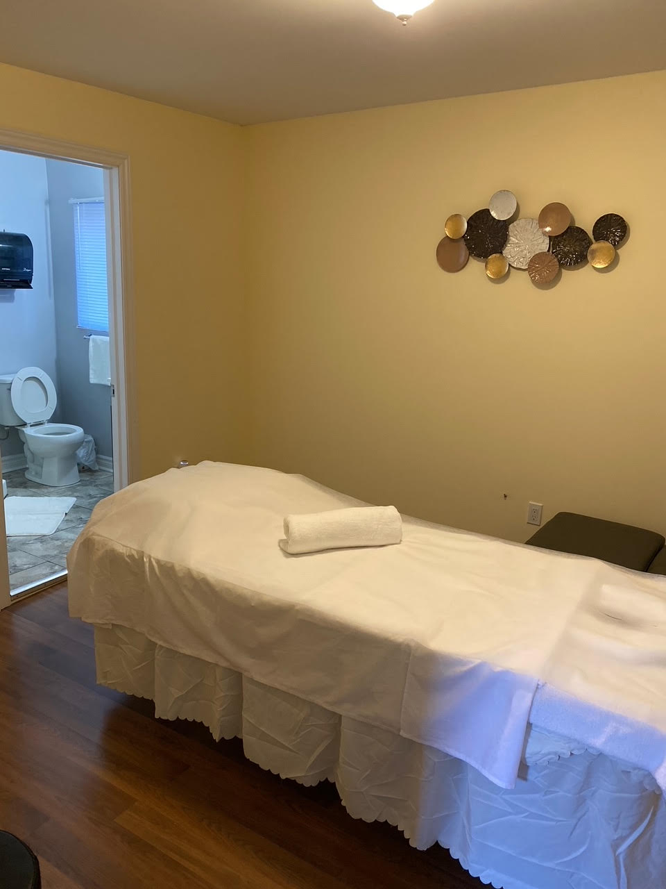 DayLife Wellness Centre | 13 Wellington St W, Aurora, ON L4G 2N5, Canada | Phone: (647) 833-2959