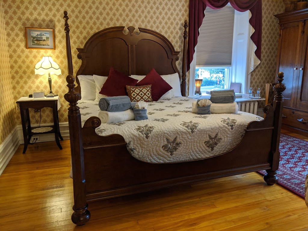 The Colonels Inn | 408 East St, Prescott, ON K0E 1T0, Canada | Phone: (613) 925-2159