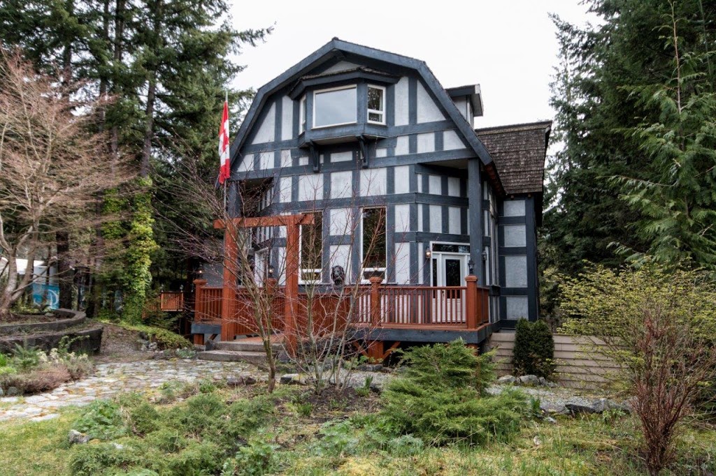 Squamish Bed and Breakfast | 40402 Skyline Dr, Garibaldi Highlands, BC V0N 1T0, Canada | Phone: (604) 848-5877