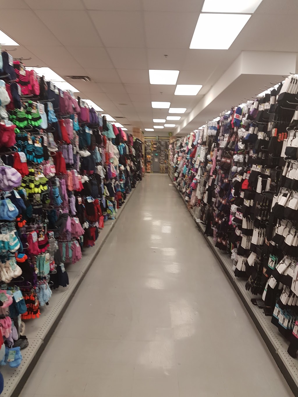 Dollarama | Achat Domaine, 3235 Avenue de Granby, Montréal, QC H1N 2Z7, Canada | Phone: (514) 257-9657