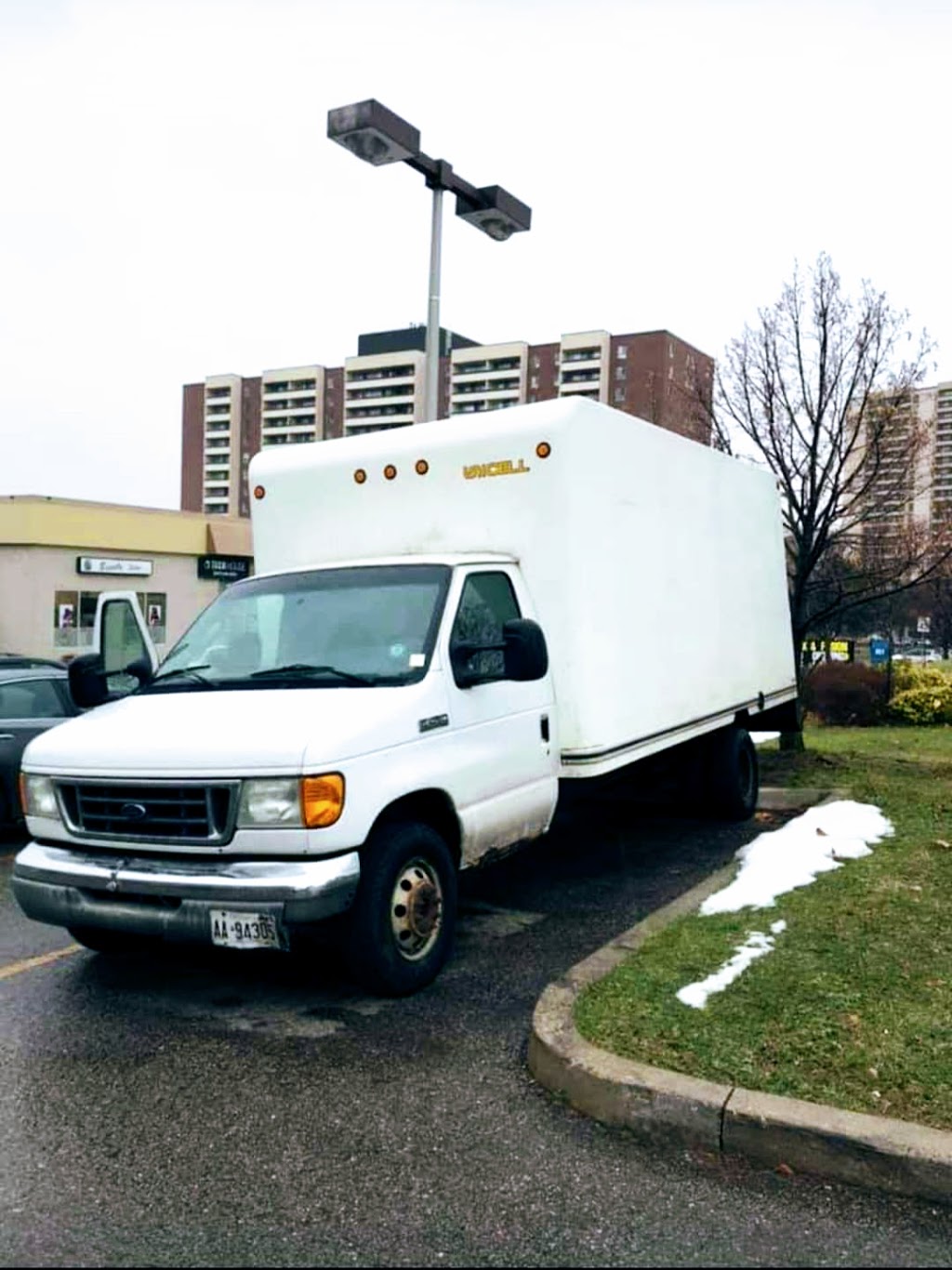 RAFIKI MOVERS | 2782 Victoria Park Ave, North York, ON M2J 4A8, Canada | Phone: (647) 513-3525