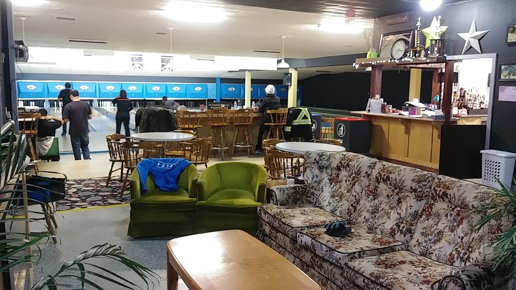 Corner Lanes & Entertainment | 3B2, 1098-1116 Main St, Sussex Corner, NB E4E 3B2, Canada | Phone: (506) 433-4455