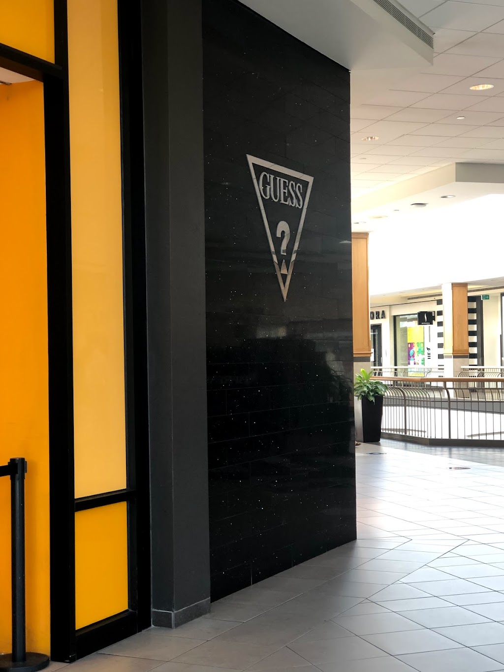 GUESS | 33004-1485 Portage Ave Unit 316C, Winnipeg, MB R3G 0W4, Canada | Phone: (204) 783-4181