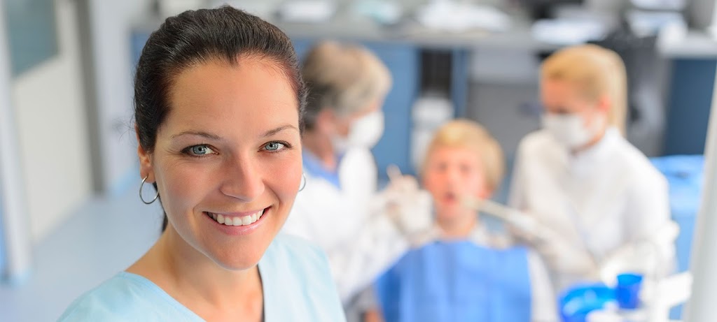 Gloucester Family Dentistry | 1900 Innes Rd, Gloucester, ON K1B 3K5, Canada | Phone: (613) 749-7370
