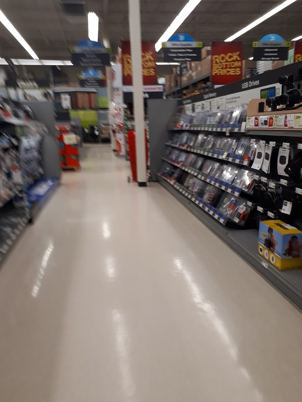 Staples Oshawa Centre | 410 Gibb St, Oshawa, ON L1J 0B2, Canada | Phone: (905) 404-4392
