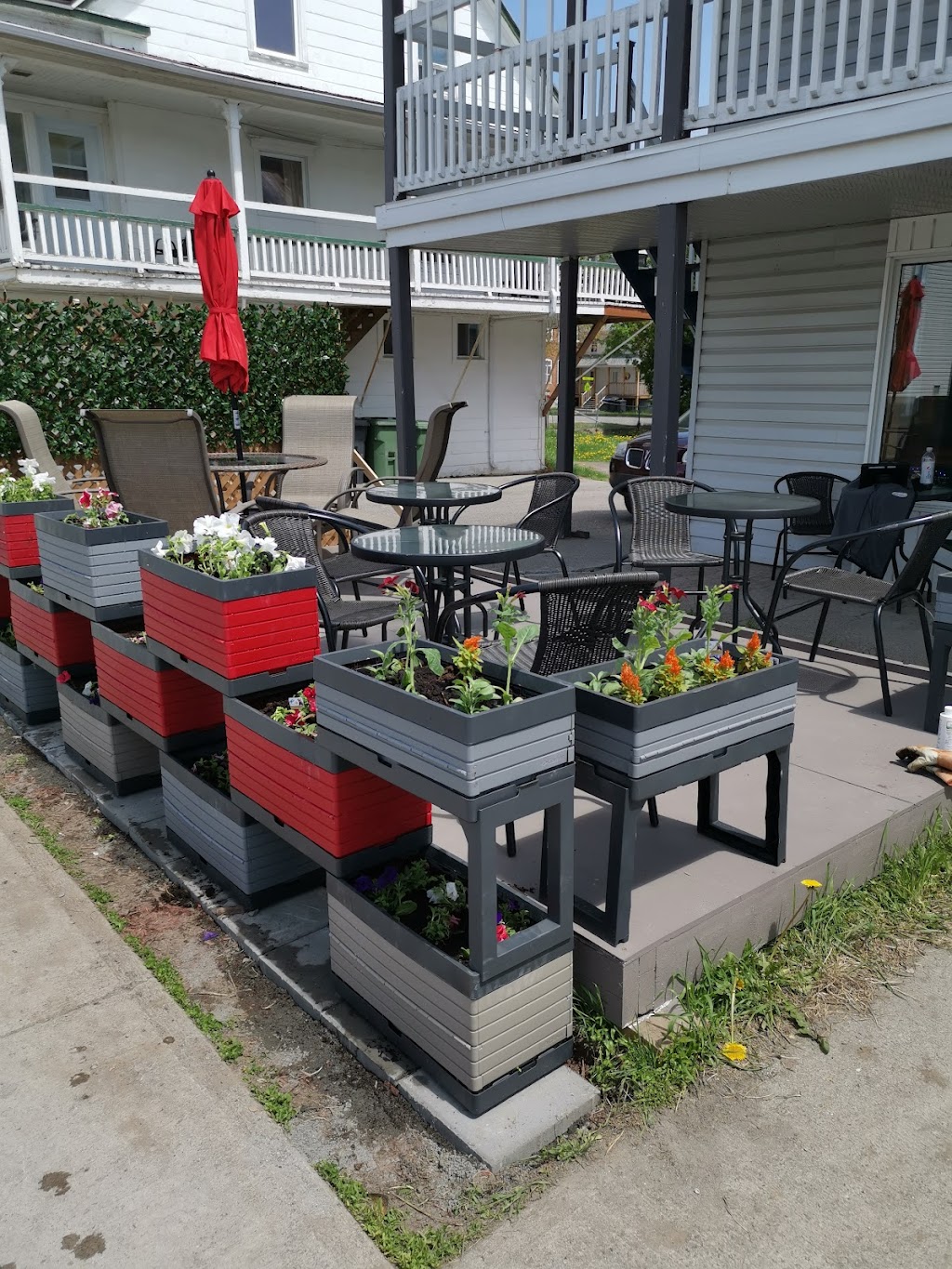 LeCaf St-Jean | 63 Rue Principale N, Saint-Jean-de-Dieu, QC G0L 3M0, Canada | Phone: (581) 646-8666