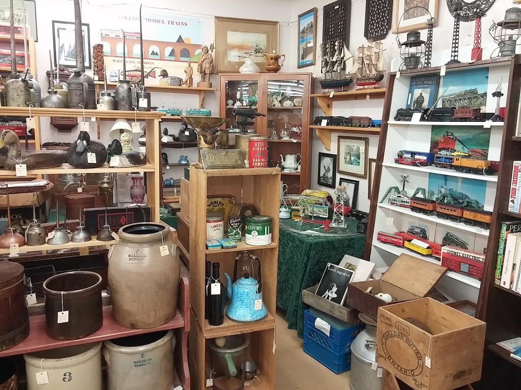 Collins Bay Flea Market | 666 Collins Bay Rd, Kingston, ON K7M 7E9, Canada | Phone: (613) 389-2227