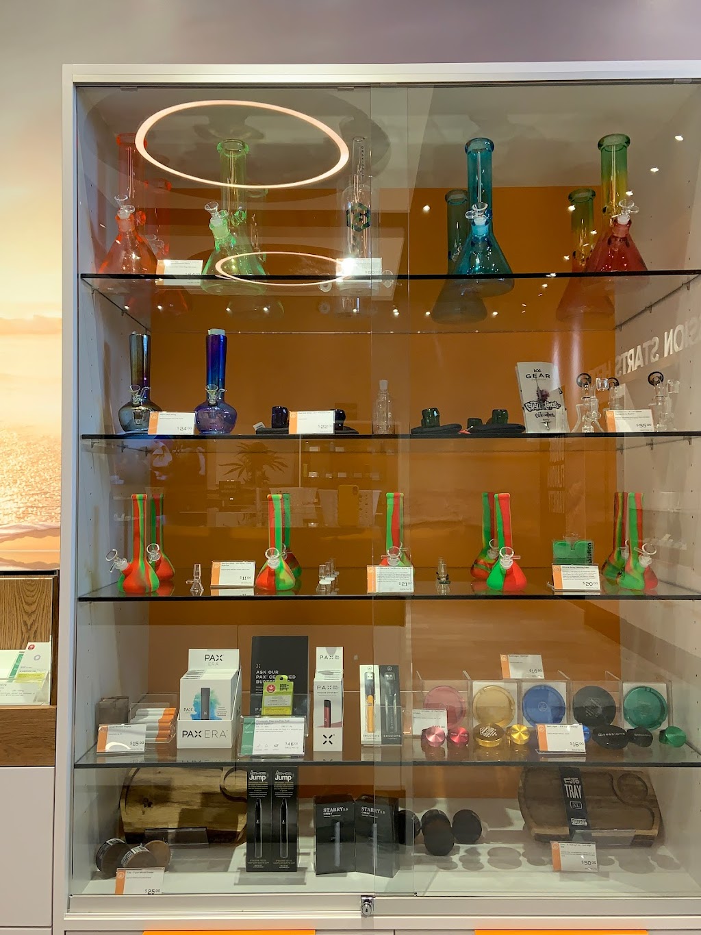 Sessions Cannabis Wasaga Beach | 3 Market Ln Unit 1, Wasaga Beach, ON L9Z 0B6, Canada | Phone: (705) 352-7374