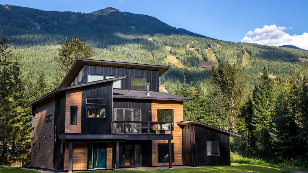 Arrows Edge Lodge | 3108 Airport Way, Revelstoke, BC V0E 2S3, Canada | Phone: (778) 252-8433