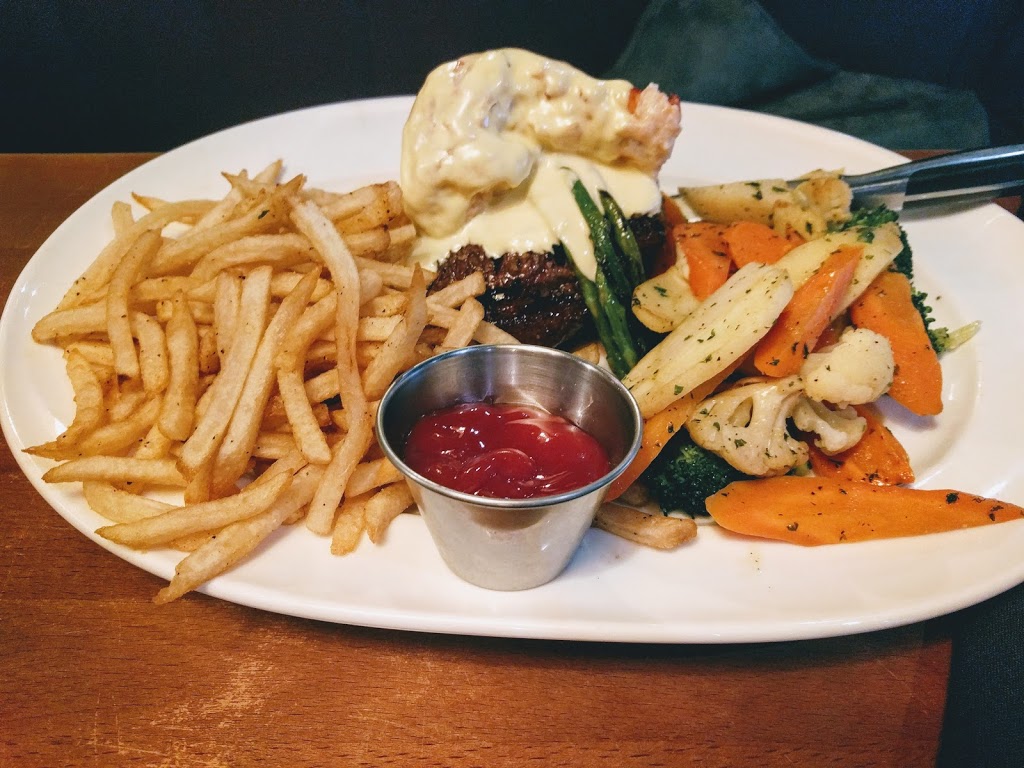 Bâton Rouge Steakhouse & Bar | 2005 Winston Park Dr, Oakville, ON L6H 6P5, Canada | Phone: (905) 829-2279